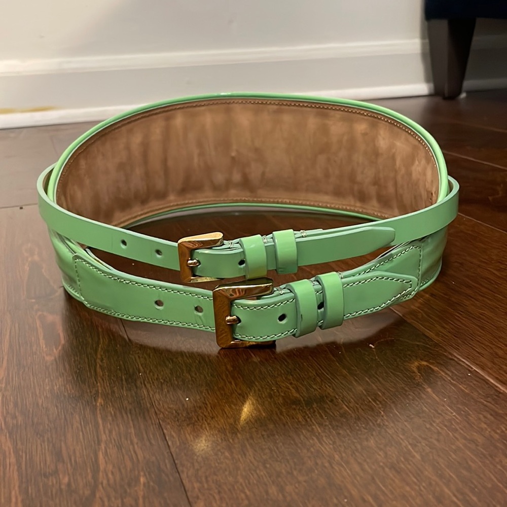 •   Burberry Prorsum Belt
•   Mint green Patent Leather
•   Brass-Tone Hardware